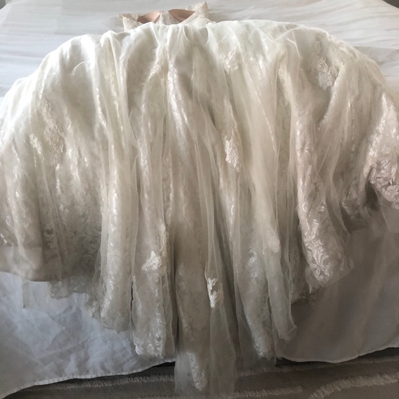 Keyhole Back Lace Ivory Wedding Dress - Picture 12 of 16